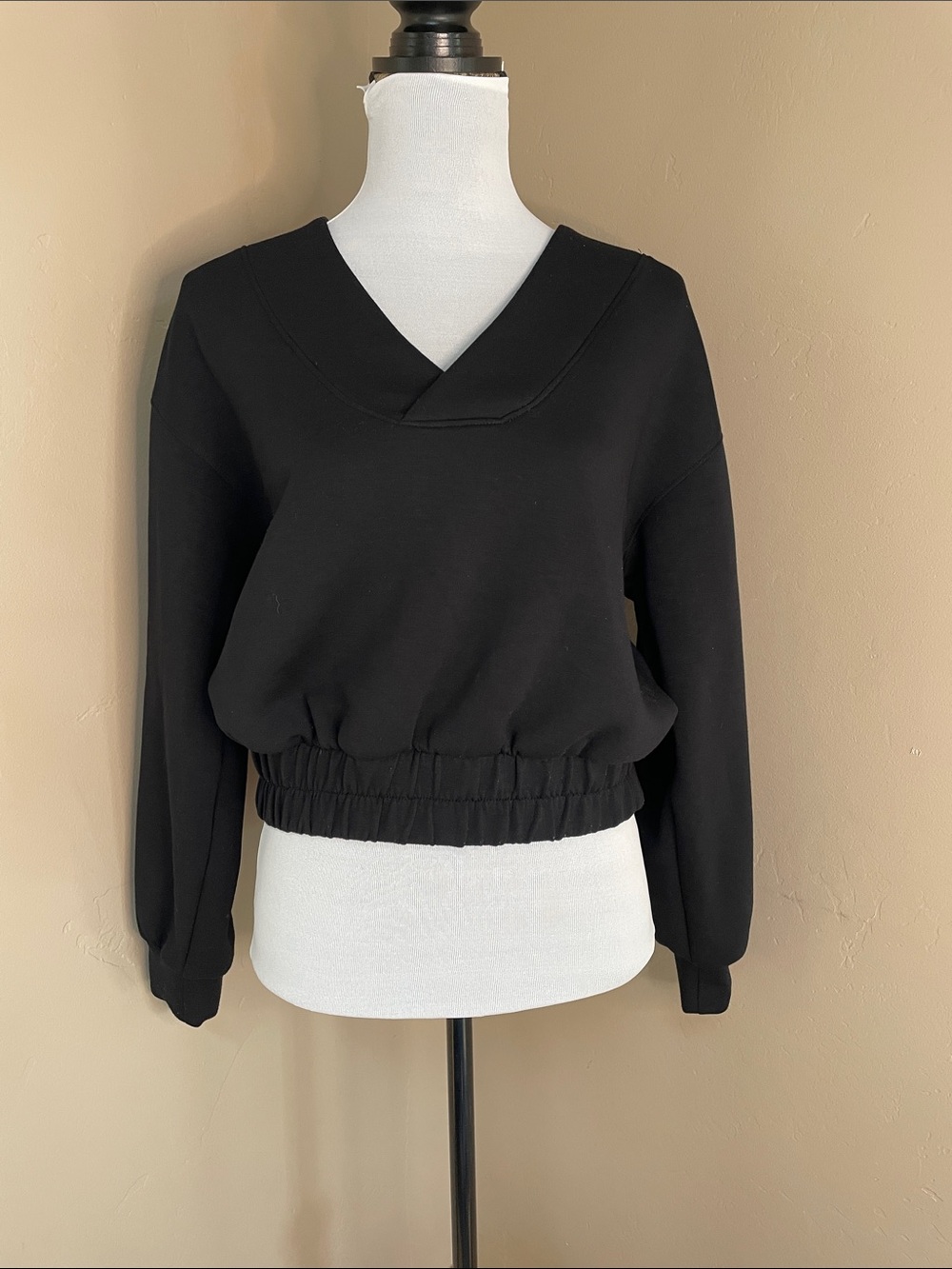Old Navy Active Bounce Fleece Women's Black V-Neck Elastic Hem Pullover Top XS